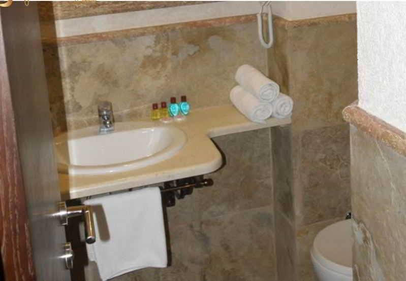 לינה וארוחת בוקר Perla Di Mare 3*